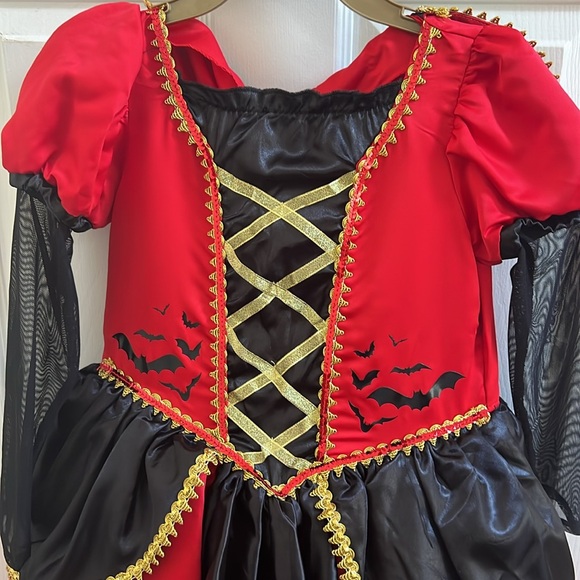 Disguise Vampire Queen Costume Size M (8/10) - Picture 5 of 10
